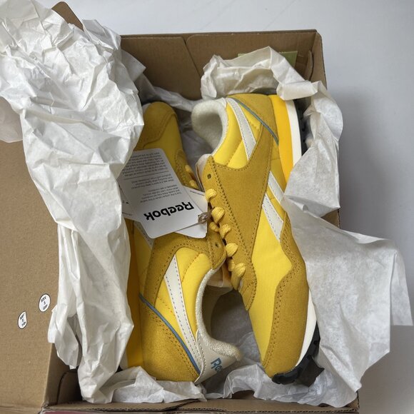 Reebok Classic AZ Women Running Casual Retro Shoes Yellow / Gold Size 6.5 US New - Picture 10 of 13